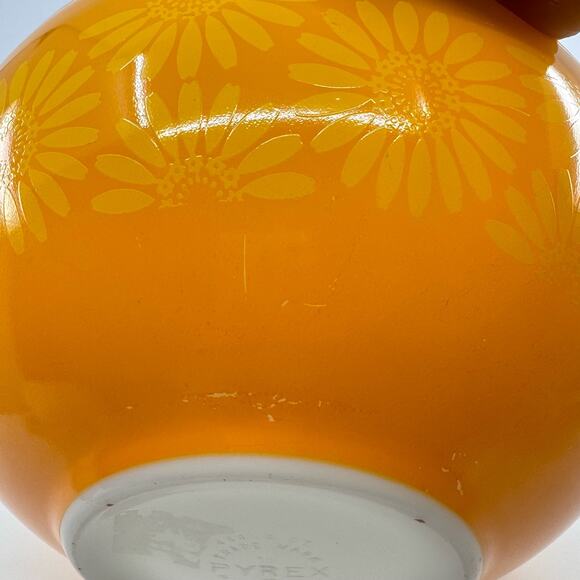 Vintage Pyrex Daisy Pattern Cinderella Mixing Bowls 3 Pcs Kitchenware Serveware - Picture 6 of 16